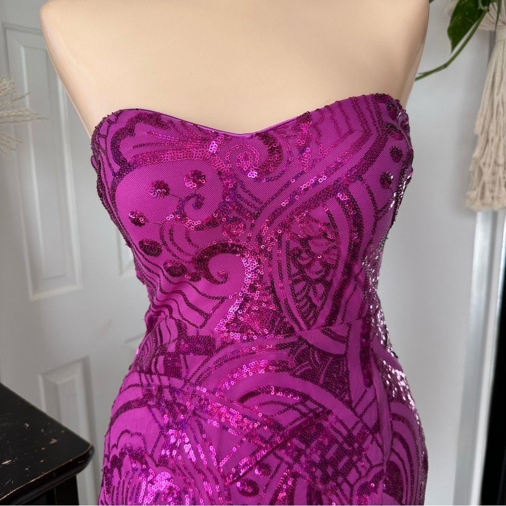 LULU’S GLAMOROUS INTRIGUE SEQUIN STRAPLESS MINI DRESS - Picture 7 of 15